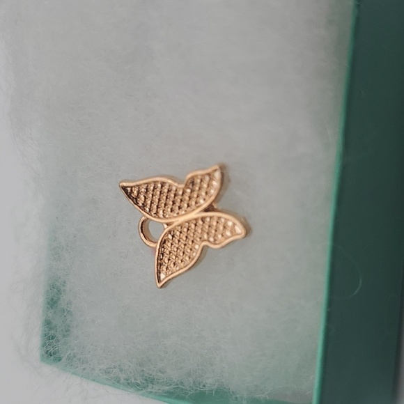 Butterfly‎ charm - Picture 1 of 2